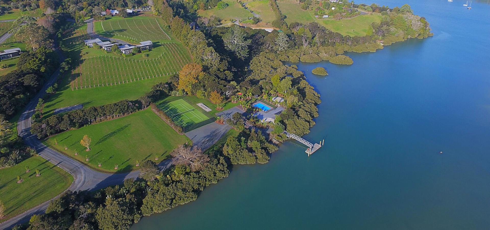 Bach style conference accommodation in Matakana ...